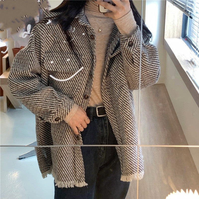 Medium-long shirt jacket — casual, versatile, modern